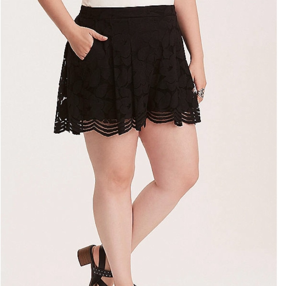 Size 1 (14-16) Black Lace Shorts